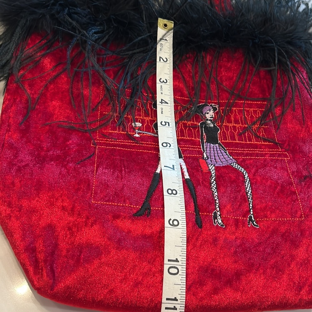 Red Novelty Shoulder Handbag. 2 Very Chic Ladies on front with feathers - Picture 3 of 10